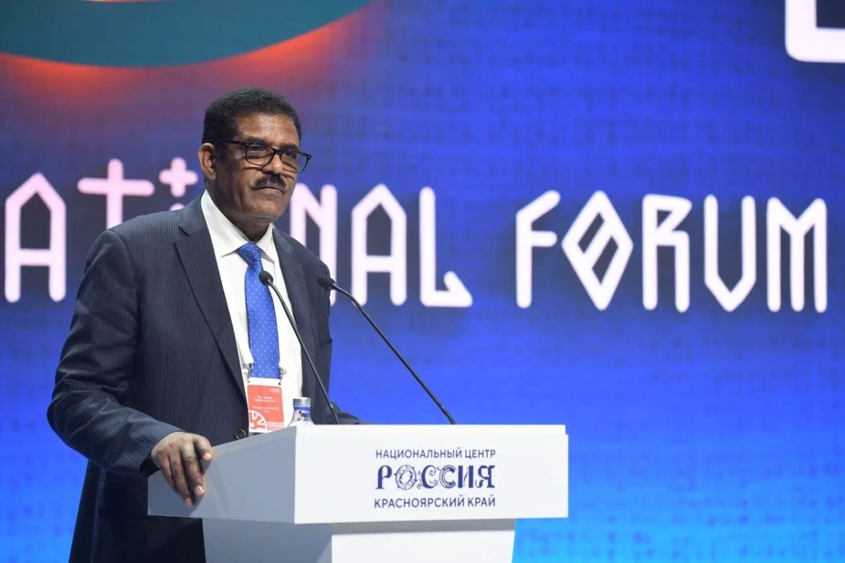 Пленарное заседание «Устойчивое развитие коренных малочисленных народов в контексте климатических изменений и биоразнообразия» Пленарное заседание «Устойчивое развитие коренных малочисленных народов в контексте климатических изменений и биоразнообразия»