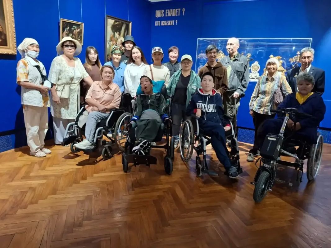 Получатели социальных услуг отделения «Специальный дом для граждан пожилого возраста и инвалидов» посетили выставку «Петергоф