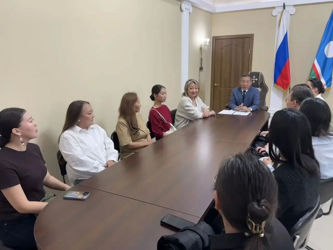 Сегодня встретился с участниками программы «Земский работник культуры» Сегодня встретился с участниками программы «Земский работник культуры»