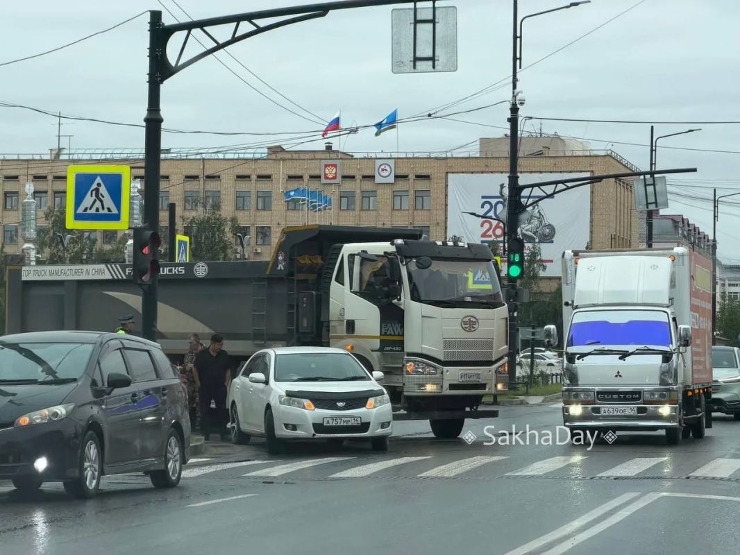 На проспекте ДТП с большегрузом