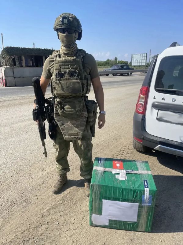В зоне проведения специальной военной операции военнослужащим из Якутии сотрудники опорного пункта республики передали на днях мотоцикл и квадроцикл