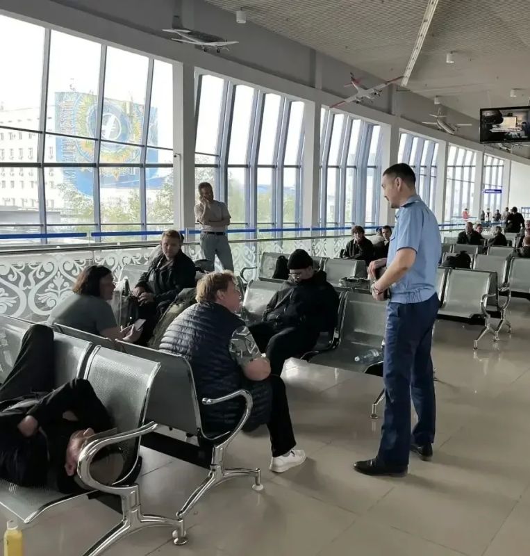Транспортная прокуратура контролирует соблюдение прав пассажиров в связи с задержками вылетов рейсов в аэропорту г. Якутска Транспортная прокуратура контролирует соблюдение прав пассажиров в связи с задержками вылетов рейсов в аэропорту г. Якутска