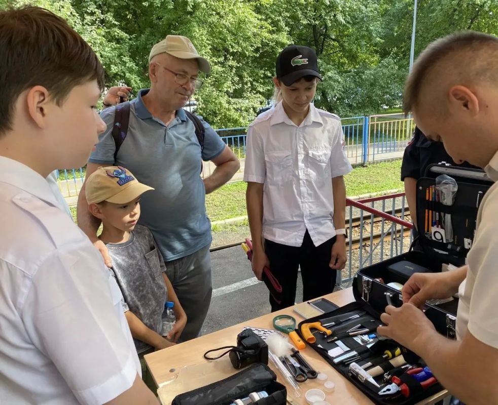 Уфимские транспортные полицейские провели профориентационное занятие для курсантов детской железной дороги Уфимские транспортные полицейские провели профориентационное занятие для курсантов детской железной дороги
