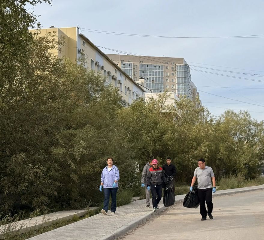 Коллектив Минздрава Якутии принял участие в общегородском субботнике Коллектив Минздрава Якутии принял участие в общегородском субботнике
