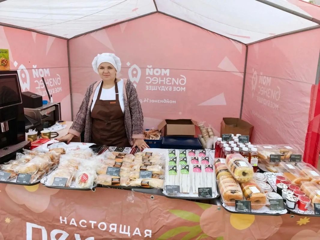 В Якутске на талом озере сегодня, 14 августа, начала работу малая ярмарка «Сделано в Якутии» В Якутске на талом озере сегодня, 14 августа, начала работу малая ярмарка «Сделано в Якутии»