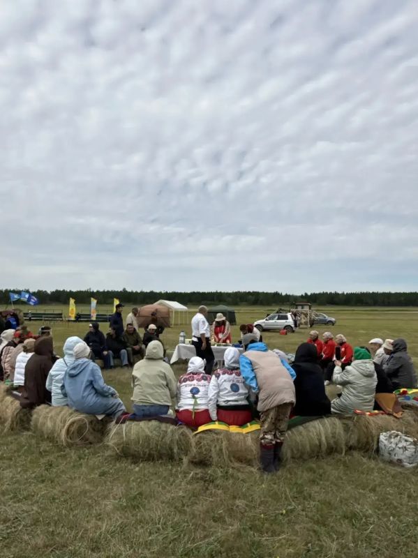 Сегодня в Догдоно, на республиканском конкурсе сенокосчиков «Ходуа хоууттара», в рамках кулинарного конкурса «Отуу аа» председателем жюри выступает бренд-шеф подведомственного Управлению делами Главы Республики Саха (Якутия)... Сегодня в Догдоно, на республиканском конкурсе сенокосчиков «Ходуа хоууттара», в рамках кулинарного конкурса «Отуу аа» председателем жюри выступает бренд-шеф подведомственного Управлению делами Главы Республики Саха (Якутия)...
