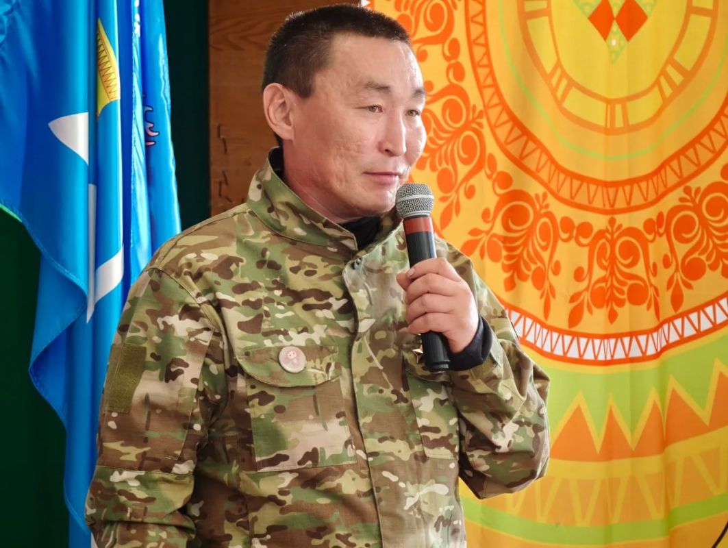Герой России Алексей Неустроев приехал в Верхоянский район Герой России Алексей Неустроев приехал в Верхоянский район