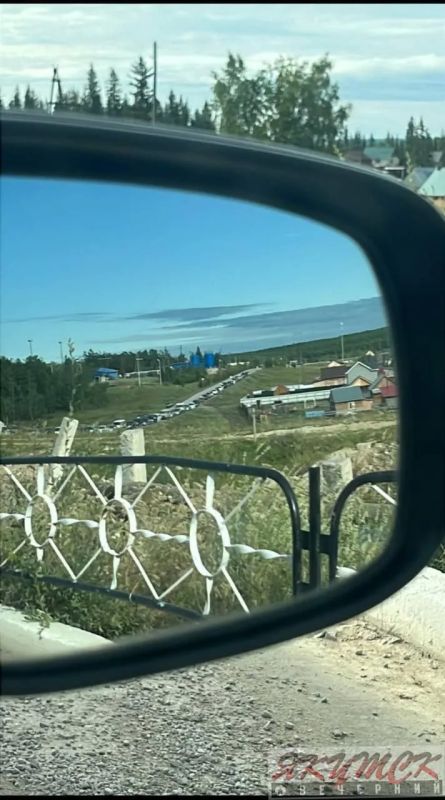 В Покровске огромная очередь за бензином В Покровске огромная очередь за бензином