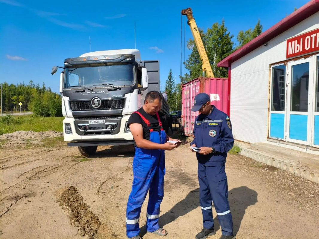 В Сунтарском улусе спасатели провели для жителей инструктаж