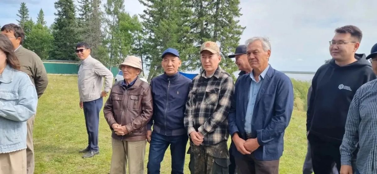 Посетил местность Хоруол Тумус в городе Покровске, где идут археологические раскопки под руководством Николaeва Е.Н., сотрудника Института гуманитарных исследований и проблем малочисленных народов Севера СО РАН Посетил местность Хоруол Тумус в городе Покровске, где идут археологические раскопки под руководством Николaeва Е.Н., сотрудника Института гуманитарных исследований и проблем малочисленных народов Севера СО РАН