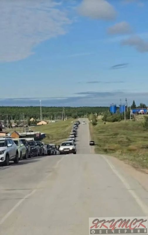 В Покровске огромная очередь за бензином