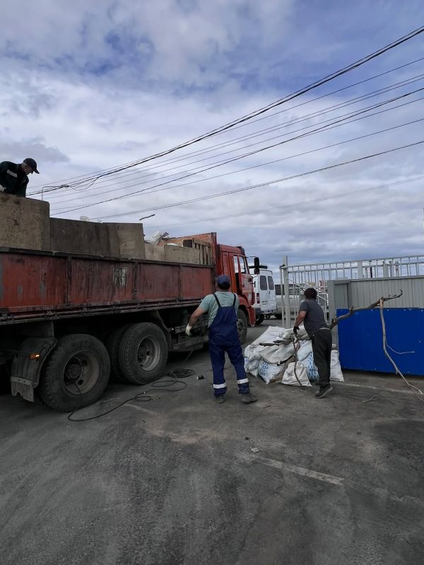Сегодня состоялась Всероссийская акция «Вода России» , в рамках которой горожане собрались, чтобы очистить от мусора береговую линию в районе 202, 203 мкр Сегодня состоялась Всероссийская акция «Вода России» , в рамках которой горожане собрались, чтобы очистить от мусора береговую линию в районе 202, 203 мкр