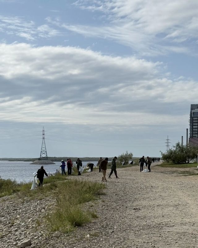 Сотрудники МКУ «Агентство земельных отношений» приняли участие в субботнике, организованном в рамках Всероссийской экологической акции «Вода России» национального проекта «Экологическое благополучие» Сотрудники МКУ «Агентство земельных отношений» приняли участие в субботнике, организованном в рамках Всероссийской экологической акции «Вода России» национального проекта «Экологическое благополучие»