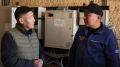 В ходе рабочей поездки посетил объекты теплоснабжения в сёлах Тулуна, Борогонцы и Маягас
