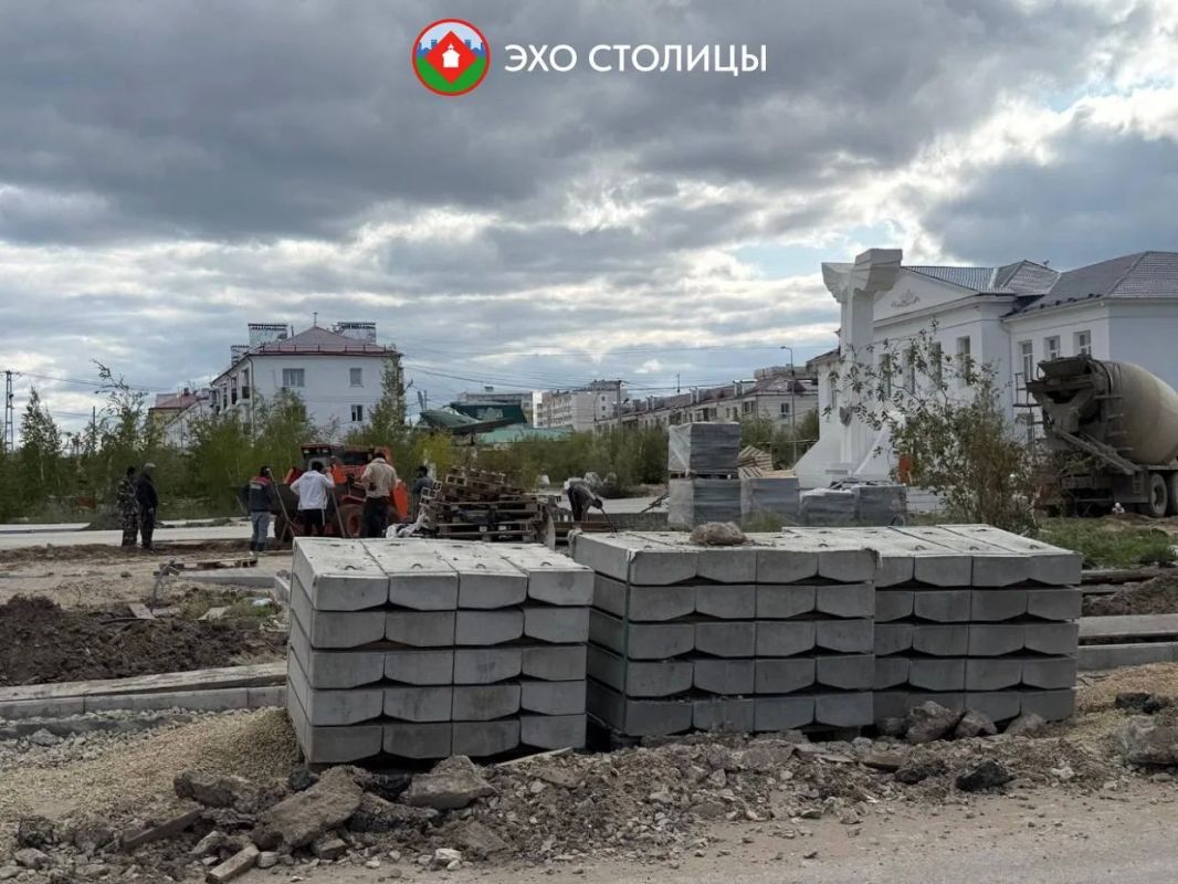 Фотофакт: в Якутске продолжается ремонт сквера им. Юрия Гагарина Фотофакт: в Якутске продолжается ремонт сквера им. Юрия Гагарина