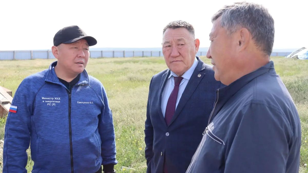 В ходе рабочей поездки посетил объекты теплоснабжения в сёлах Тулуна, Борогонцы и Маягас В ходе рабочей поездки посетил объекты теплоснабжения в сёлах Тулуна, Борогонцы и Маягас