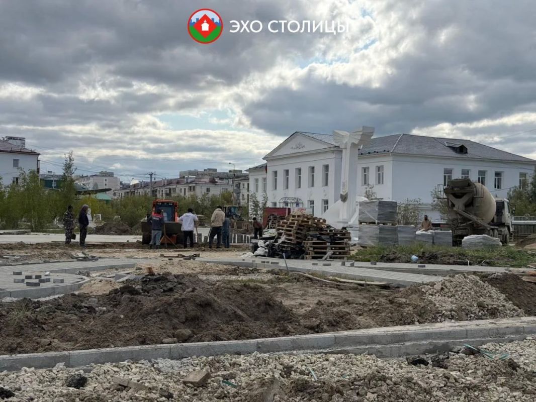 Фотофакт: в Якутске продолжается ремонт сквера им. Юрия Гагарина