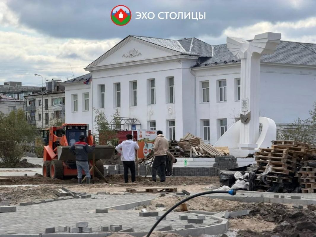 Фотофакт: в Якутске продолжается ремонт сквера им. Юрия Гагарина Фотофакт: в Якутске продолжается ремонт сквера им. Юрия Гагарина