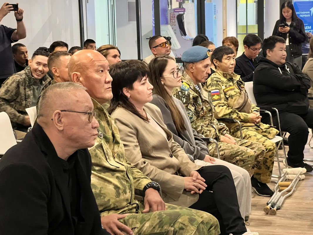 В кругу СВОих. В эти минуты в Якутске проходит открытие Клуба для ветеранов СВО «В кругу СВОих» В МЦ «Патриот» прямо сейчас проходит торжественное открытие нового клуба для участников специальной военной операции В кругу СВОих. В эти минуты в Якутске проходит открытие Клуба для ветеранов СВО «В кругу СВОих» В МЦ «Патриот» прямо сейчас проходит торжественное открытие нового клуба для участников специальной военной операции