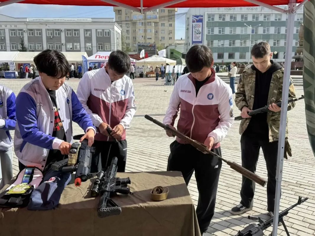 Якутский филиал Центра «ВОИН» представил свою базу на Августовском совещании работников образования Республики Саха (Якутия) Якутский филиал Центра «ВОИН» представил свою базу на Августовском совещании работников образования Республики Саха (Якутия)