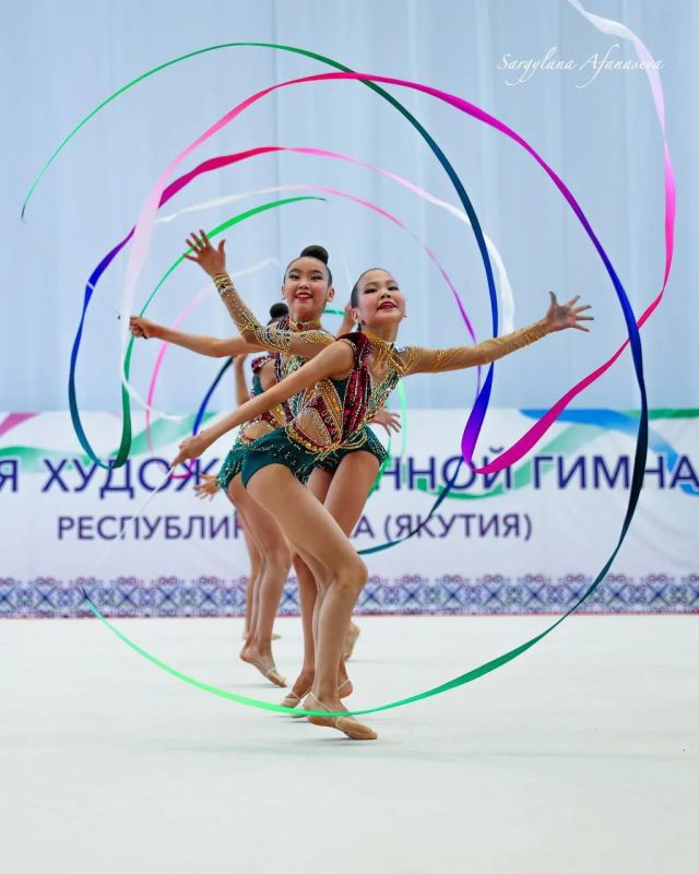 В Чите, в Забайкальском крае на Всероссийских соревнованиях «Золота Удокана» сборная Республики Саха (Якутия) по художественной гимнастике победила в групповых упражнениях среди 1 спортивного разряда! Девочки показали...