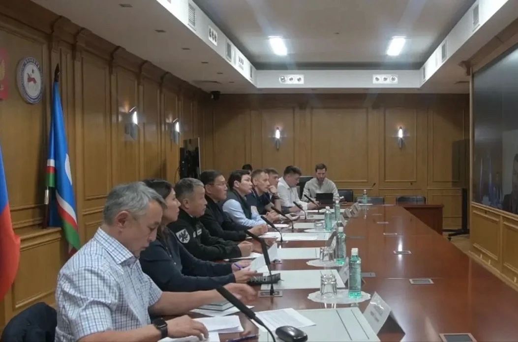 Айсен Николаев: Провел оперативное совещание по обеспечению Якутска бензином Айсен Николаев: Провел оперативное совещание по обеспечению Якутска бензином