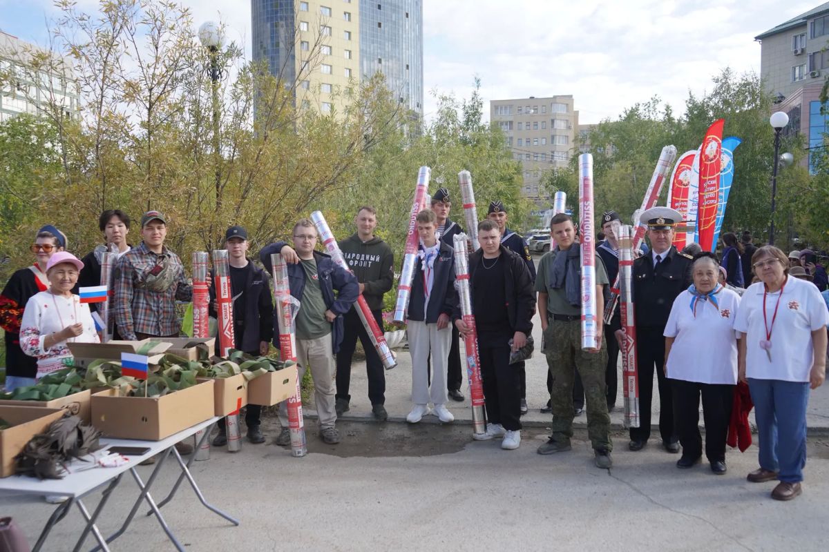 Ко Дню Государственного флага России в Якутске прошел межнациональный проект «Триколор Дружбы» и акция «БлагоТворить Всем миром» Ко Дню Государственного флага России в Якутске прошел межнациональный проект «Триколор Дружбы» и акция «БлагоТворить Всем миром»
