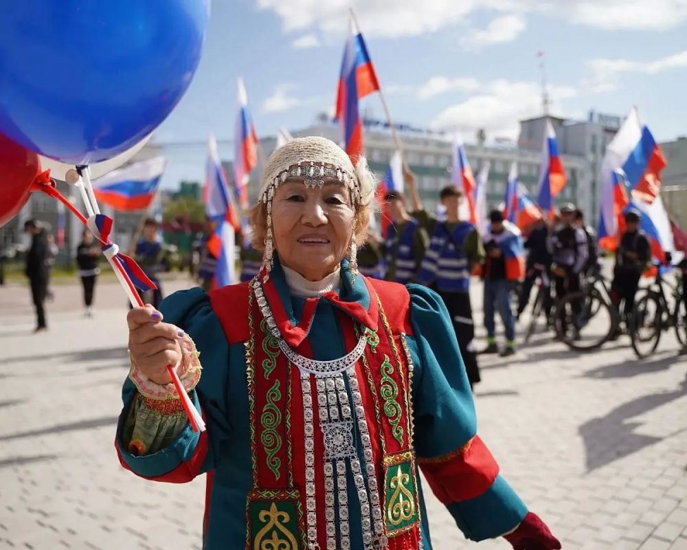 Якутск отметил День государственного флага Якутск отметил День государственного флага