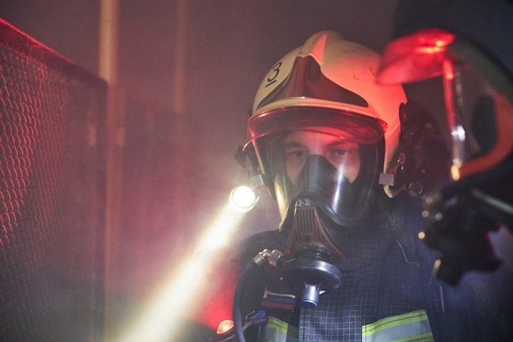 В Вилюйске загорелось бесхозное строение на Песчаной