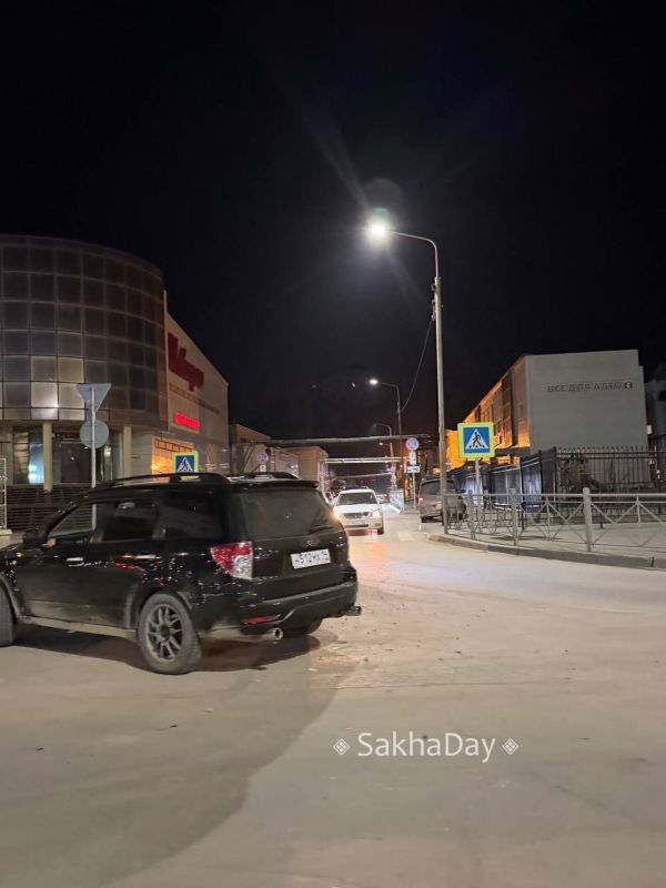 Вся улица Труда в очереди на заправку Вся улица Труда в очереди на заправку
