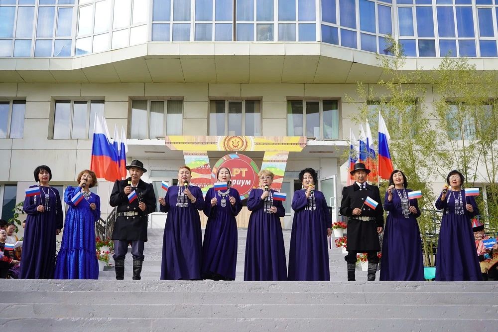 В Якутске провели проект «Триколор дружбы» и благотворительную акцию В Якутске провели проект «Триколор дружбы» и благотворительную акцию