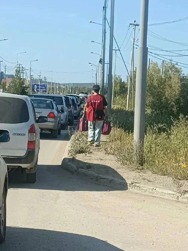 Водители Якутска в очередях предпочитают выпечку горячему питанию Водители Якутска в очередях предпочитают выпечку горячему питанию