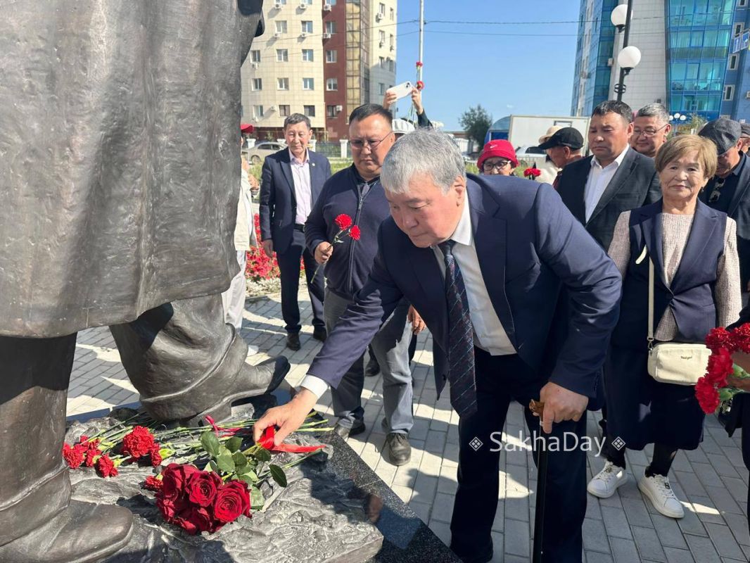 24 августа исполнилось 115 лет со дня рождения выдающегося государственного деятеля Якутии С.З. Борисова. Семён Захарович родился в 1911 г. в I Тыллыминском наслеге Восточно-Кангаласского улуса 24 августа исполнилось 115 лет со дня рождения выдающегося государственного деятеля Якутии С.З. Борисова. Семён Захарович родился в 1911 г. в I Тыллыминском наслеге Восточно-Кангаласского улуса