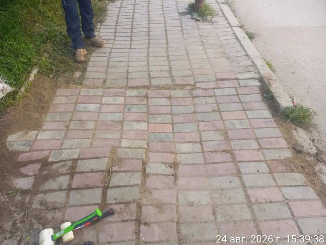 Ремонт тротуара на Короленко Ремонт тротуара на Короленко