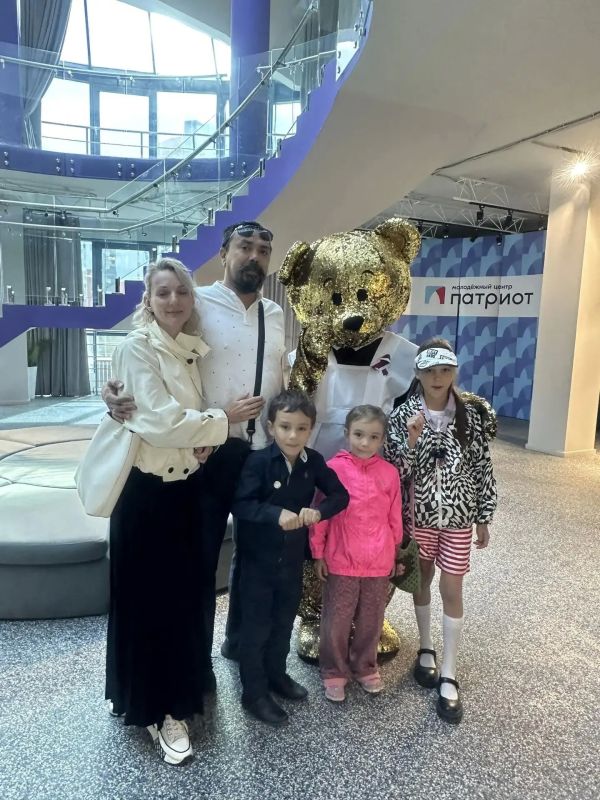 В центре «Патриот» прошла благотворительная акция «Соберем ребенка в школу» В центре «Патриот» прошла благотворительная акция «Соберем ребенка в школу»