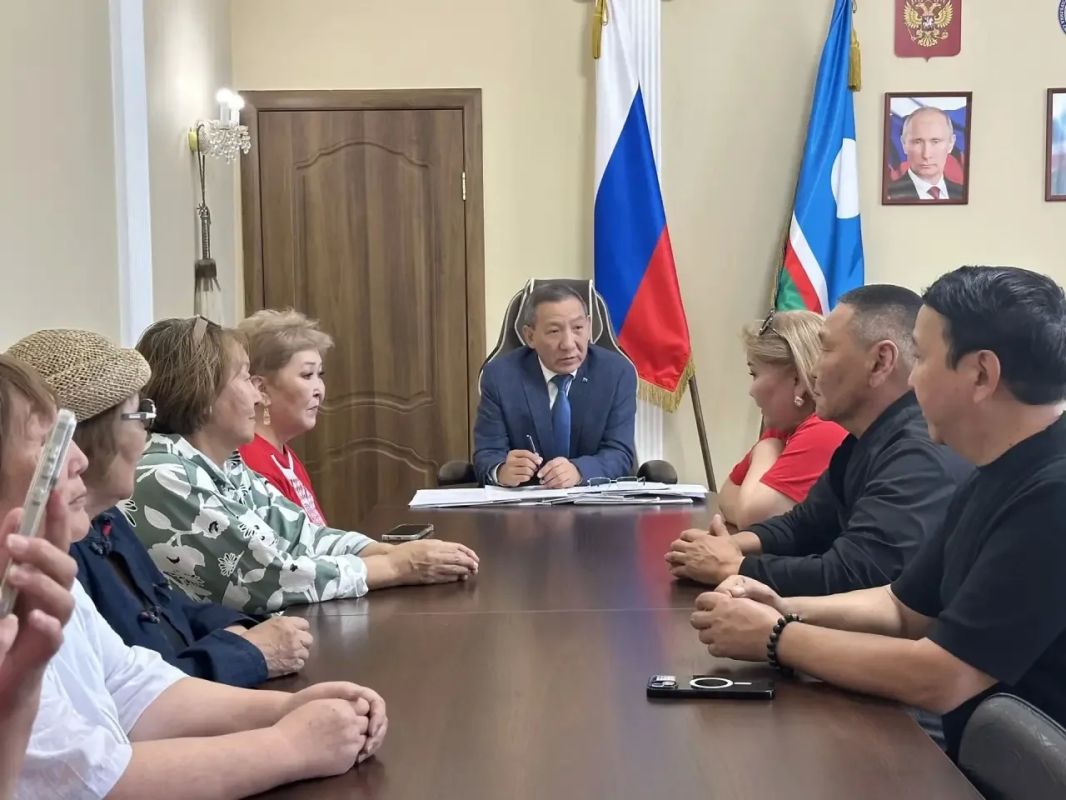 Сегодня встретился с делегацией участников II Всероссийского культурного форума коренных малочисленных народов Российской Федерации, который пройдет с 27 по 30 августа в Чите Сегодня встретился с делегацией участников II Всероссийского культурного форума коренных малочисленных народов Российской Федерации, который пройдет с 27 по 30 августа в Чите