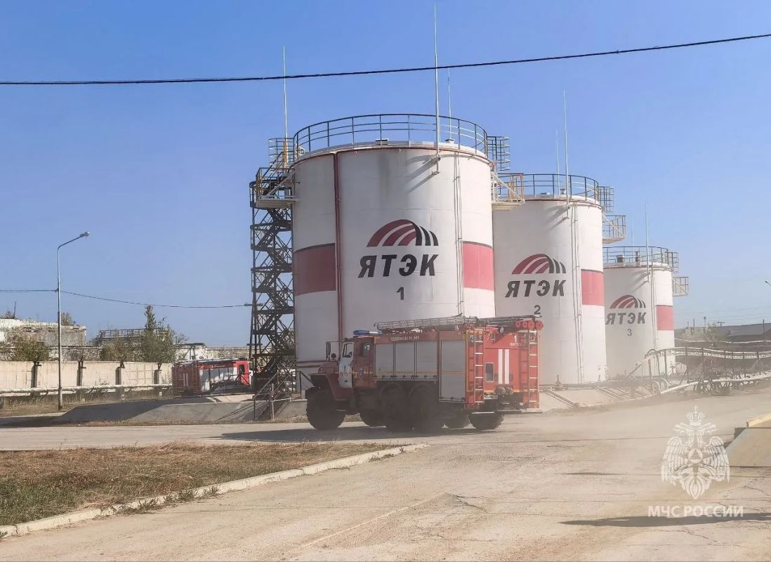 Тушение крупного пожара на нефтебазе отработали в Якутске