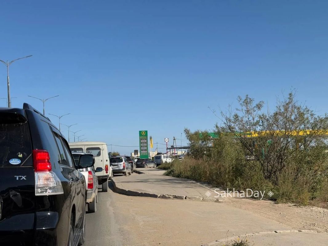 Очередь сегодня на АЗС в Туймаада Нефть