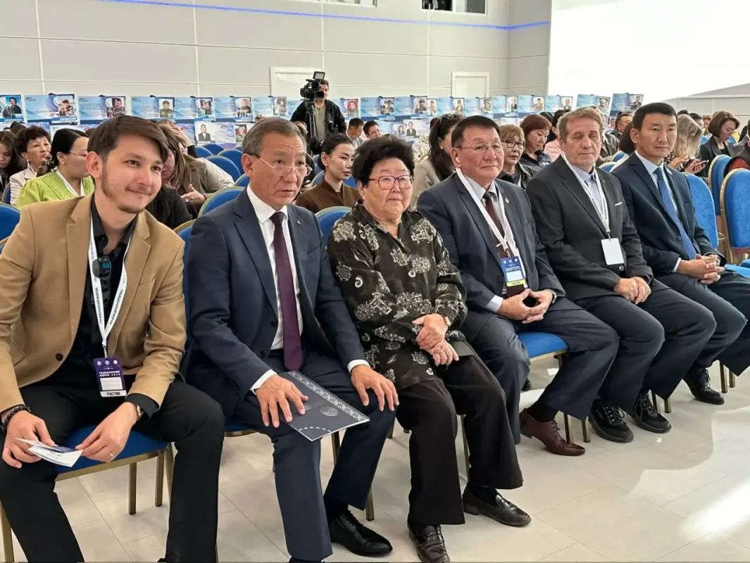 Сегодня в Общественной палате Республики Саха (Якутия) в рамках Гражданского форума – 2026 «Гражданское общество: Единство в условиях современных вызовов» принял участие в работе дискуссионной площадки «Культура и... Сегодня в Общественной палате Республики Саха (Якутия) в рамках Гражданского форума – 2026 «Гражданское общество: Единство в условиях современных вызовов» принял участие в работе дискуссионной площадки «Культура и...