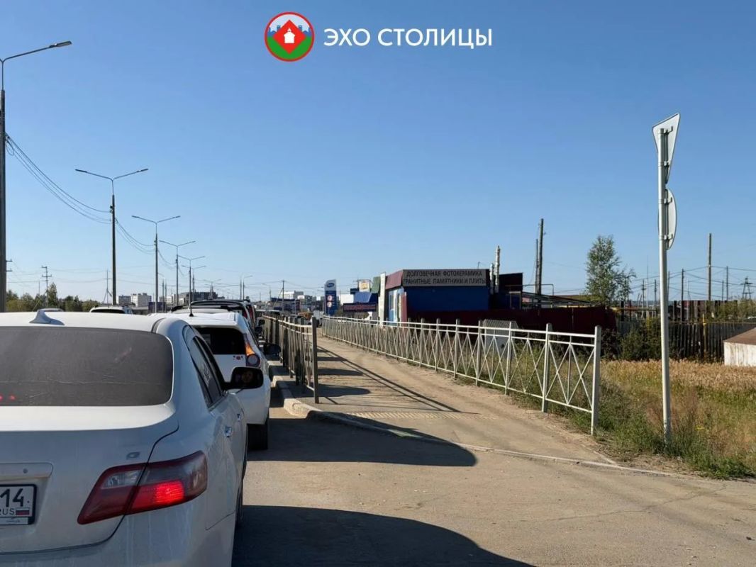 Фотофакт: обстановка на заправке «ОПТИ» на Маганском перекрестке Фотофакт: обстановка на заправке «ОПТИ» на Маганском перекрестке