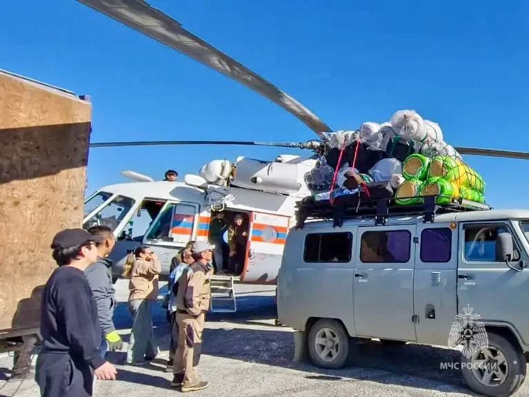 МЧС доставит гуманитарную помощь пострадавшим от паводка жителям Верхоянья МЧС доставит гуманитарную помощь пострадавшим от паводка жителям Верхоянья