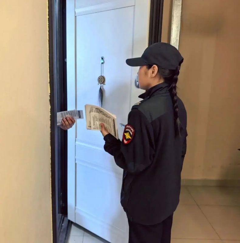 В Якутии полицейские продолжают предостерегать граждан от киберпреступников в рамках кампании «Стоп, мошенники!» В Якутии полицейские продолжают предостерегать граждан от киберпреступников в рамках кампании «Стоп, мошенники!»