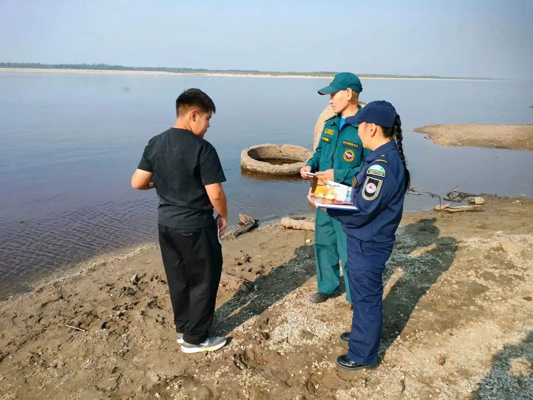 Акцию «Безопасная вода» в Вилюйском районе провела подведомственная организация Министерства по делам гражданской обороны и обеспечению безопасности жизнедеятельности населения Якутии — ОГПС РС(Я) №15 по МО «Вилюйский улус...