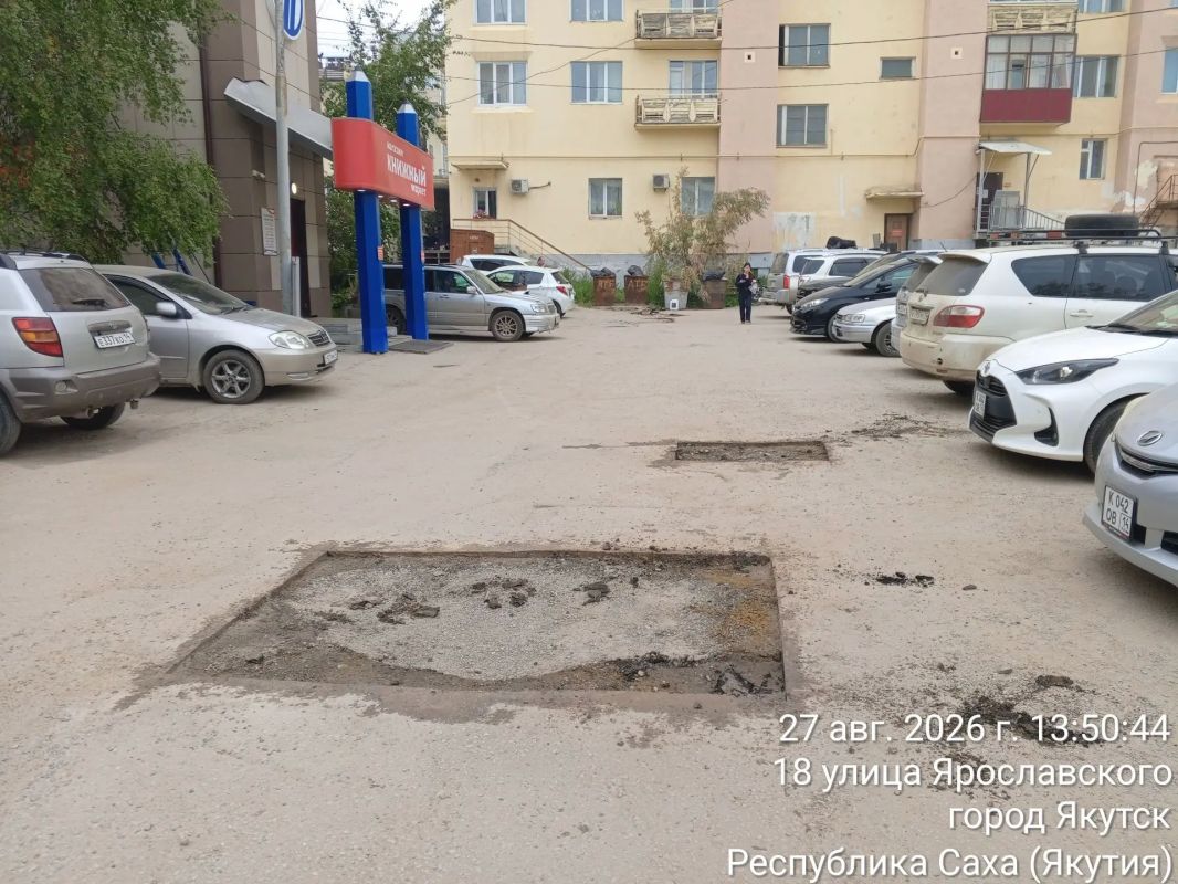 Ямочные работы возле городского суда Ямочные работы возле городского суда