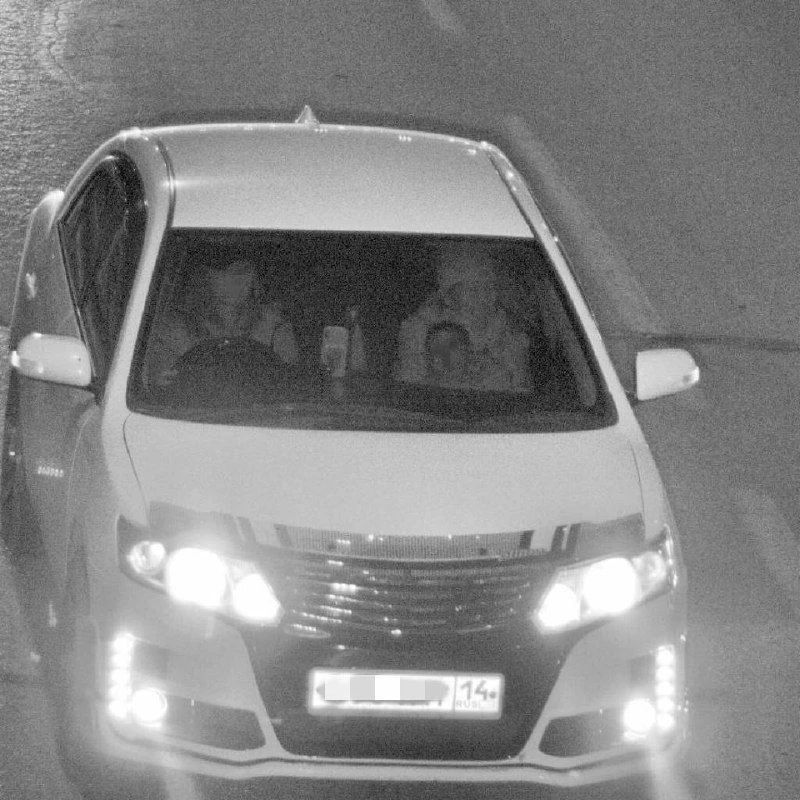ГИБДД показала фото якутских водителей, которые везут детей без кресел ГИБДД показала фото якутских водителей, которые везут детей без кресел