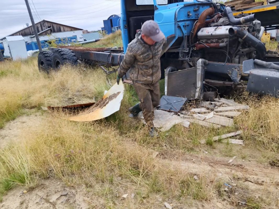 В Саскылахе в рамках проекта «Чистая Арктика» собрали 11,5 тонны металлолома В Саскылахе в рамках проекта «Чистая Арктика» собрали 11,5 тонны металлолома