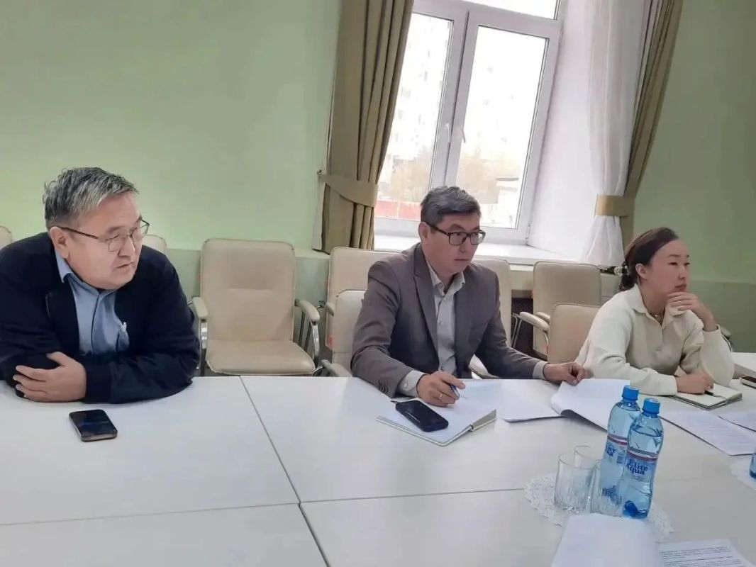 В ЯНЦ СО РАН состоялась рабочая встреча по подготовке к VIII Межрегиональной научно-практической конференции «Арктический вектор: Кадры в Арктику» В ЯНЦ СО РАН состоялась рабочая встреча по подготовке к VIII Межрегиональной научно-практической конференции «Арктический вектор: Кадры в Арктику»