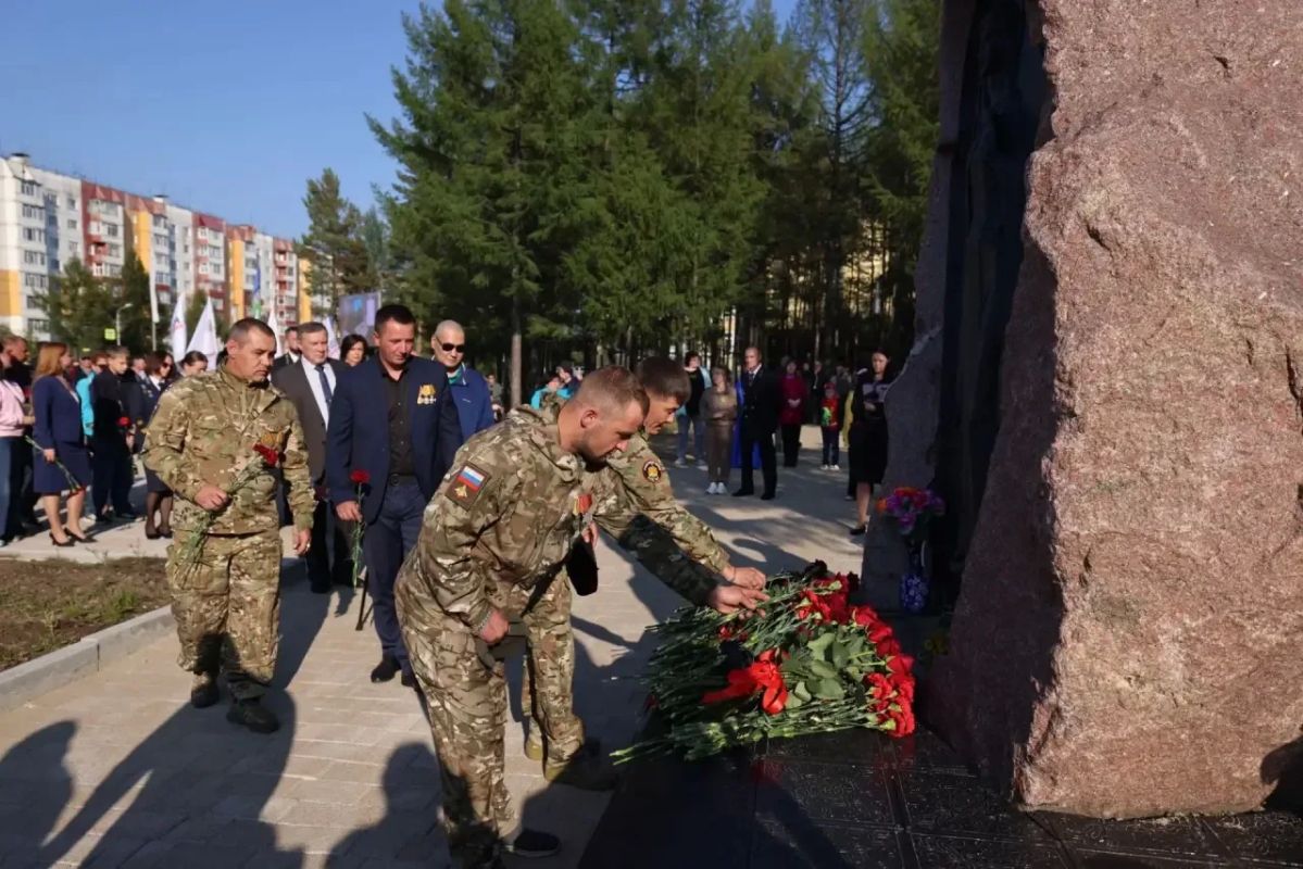 Айсен Николаев: В День шахтера в Нерюнгри вместе с горняками, ветеранами отрасли и жителями района отдали дань уважения людям, чьим трудом и мужеством создавалась Южная Якутия Айсен Николаев: В День шахтера в Нерюнгри вместе с горняками, ветеранами отрасли и жителями района отдали дань уважения людям, чьим трудом и мужеством создавалась Южная Якутия