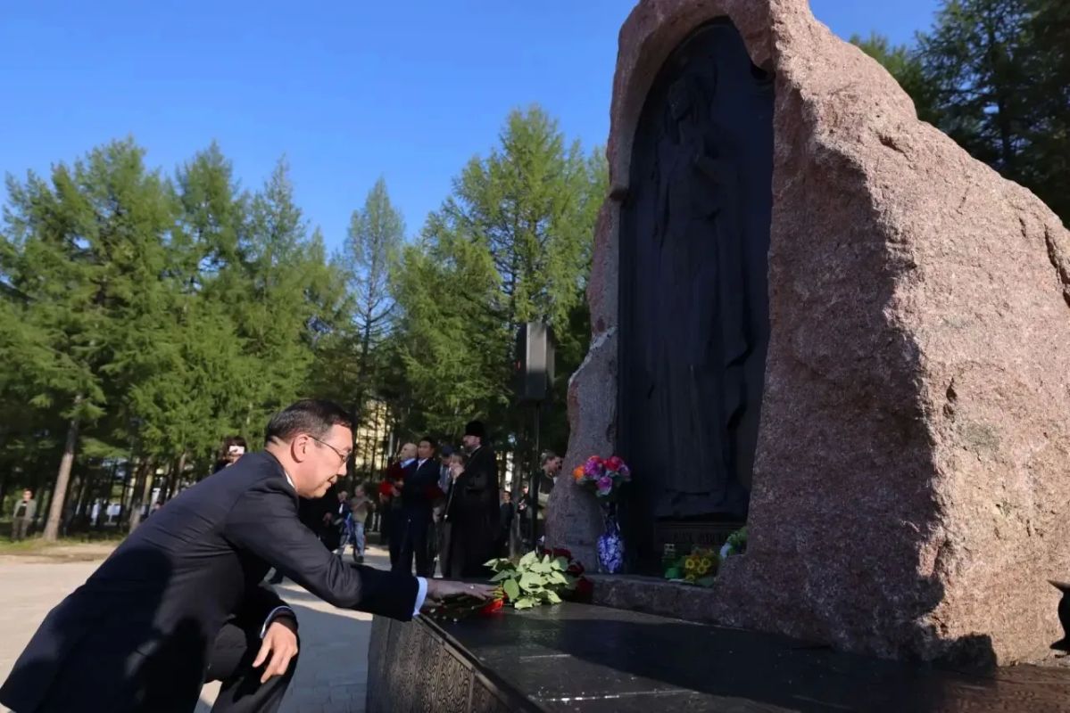 Айсен Николаев: В День шахтера в Нерюнгри вместе с горняками, ветеранами отрасли и жителями района отдали дань уважения людям, чьим трудом и мужеством создавалась Южная Якутия Айсен Николаев: В День шахтера в Нерюнгри вместе с горняками, ветеранами отрасли и жителями района отдали дань уважения людям, чьим трудом и мужеством создавалась Южная Якутия