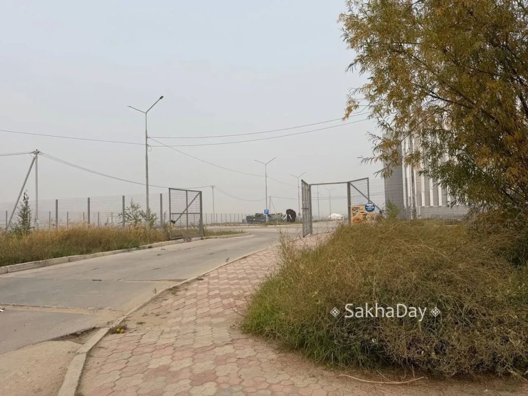 У музея установлен забор. #дляsakhaday У музея установлен забор. #дляsakhaday